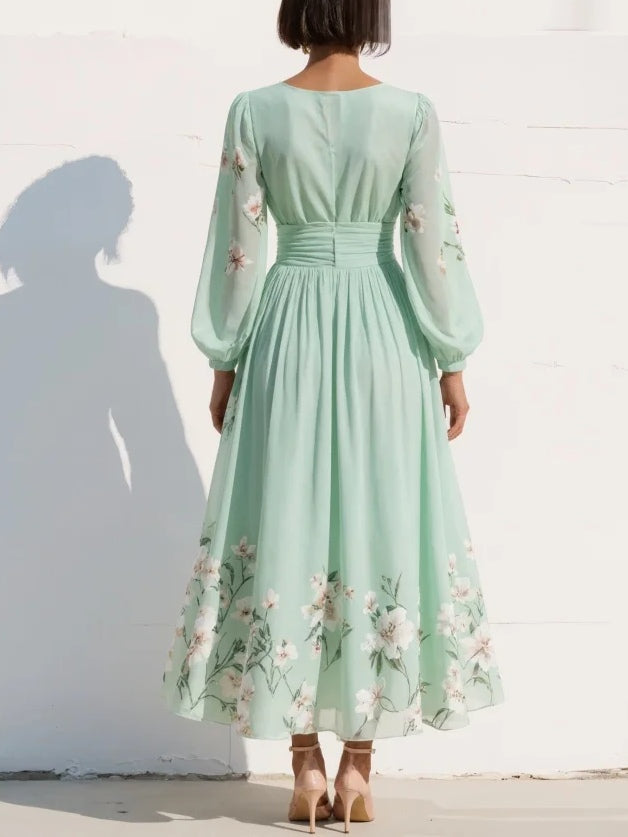 Mathilda | Lysegrøn blomstret chiffon midi kjole